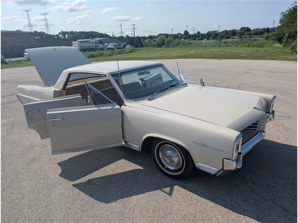 1964 Pontiac Bonneville 2nd Gen - Image 5 of 31