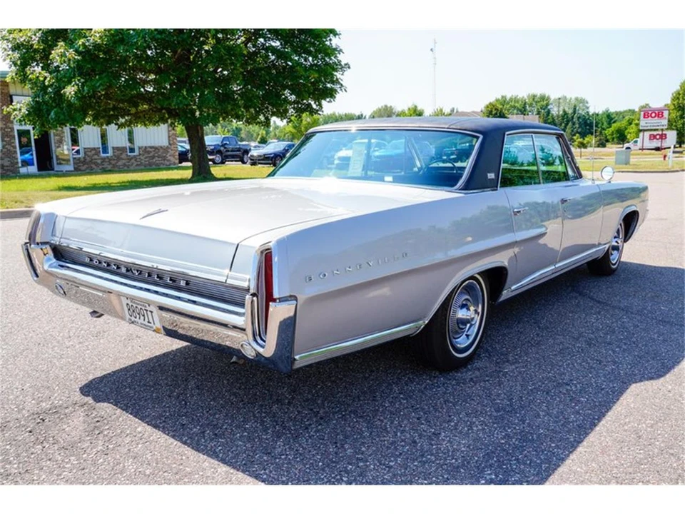 1964 Pontiac Bonneville 2nd Gen - Image 4 of 31