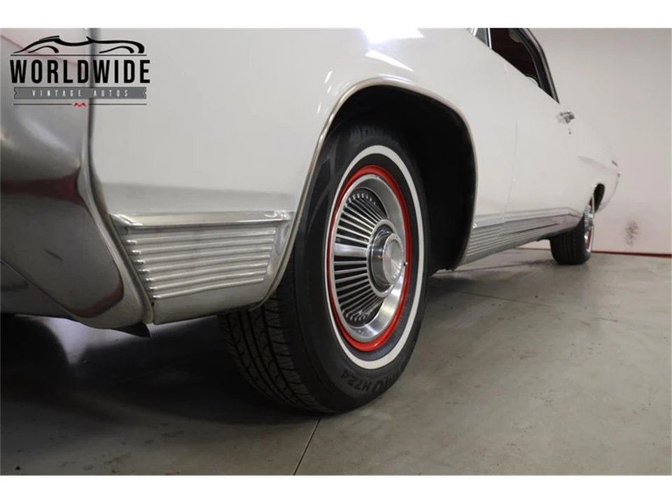 1964 Pontiac Bonneville 2nd Gen - Image 11 of 31