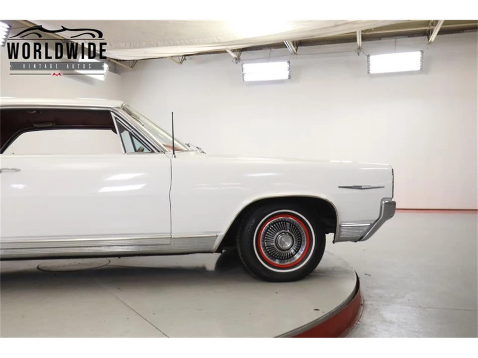 1964 Pontiac Bonneville 2nd Gen - Image 8 of 31