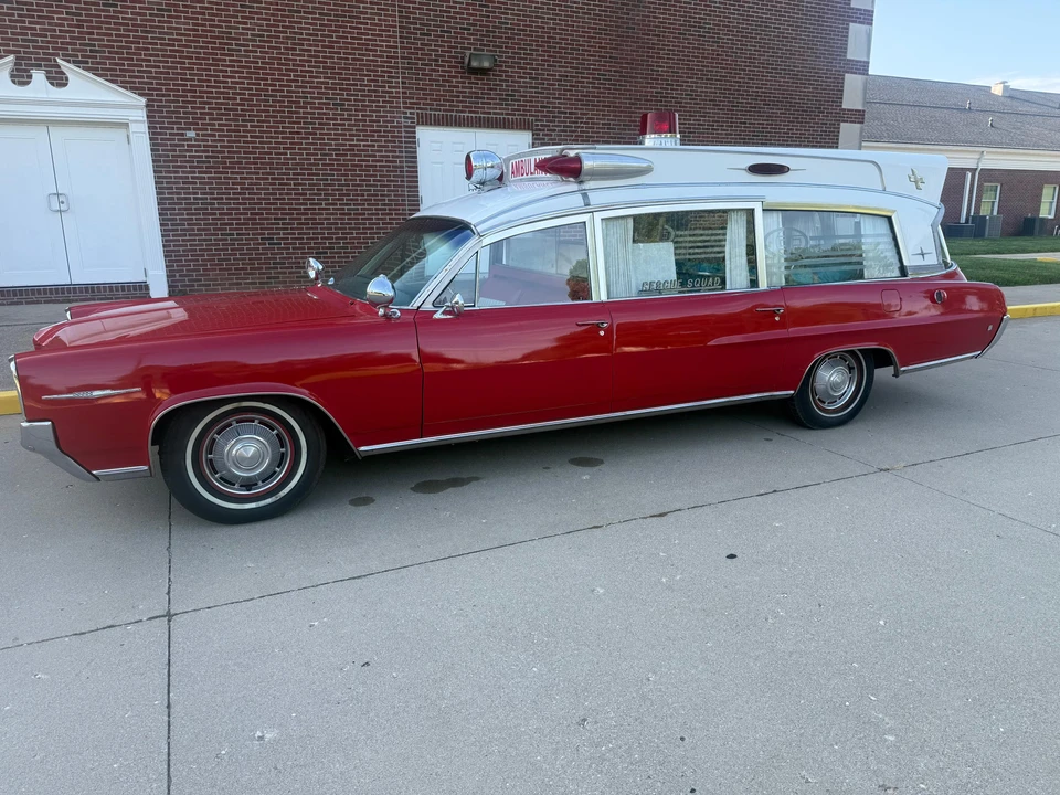 1964 Pontiac Bonneville 2nd Gen - Image 10 of 31