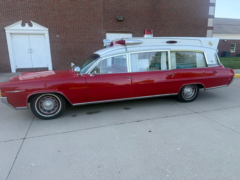 1964 Pontiac Bonneville 2nd Gen - Image 11 of 31