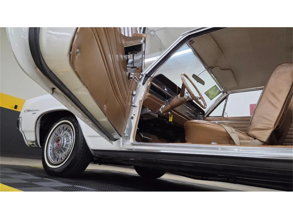 1964 Pontiac Catalina 3rd Gen - Image 21 of 31