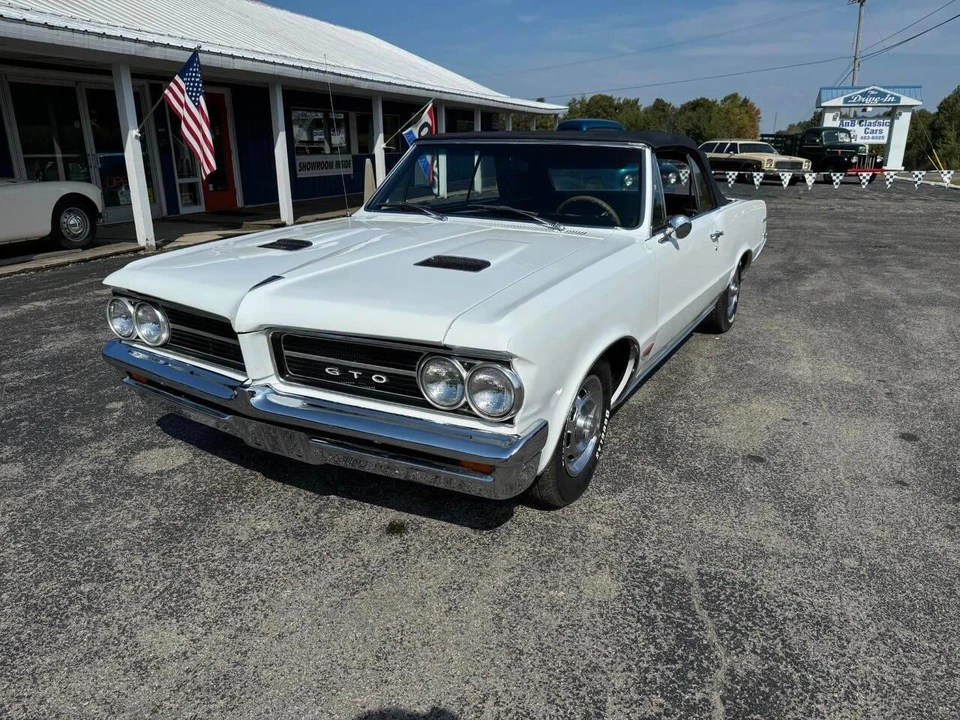 1964 Pontiac GTO 1st Gen - Image 18 of 31
