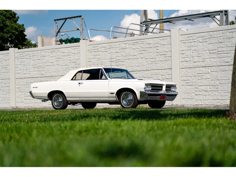1964 Pontiac GTO 1st Gen - Image 20 of 31