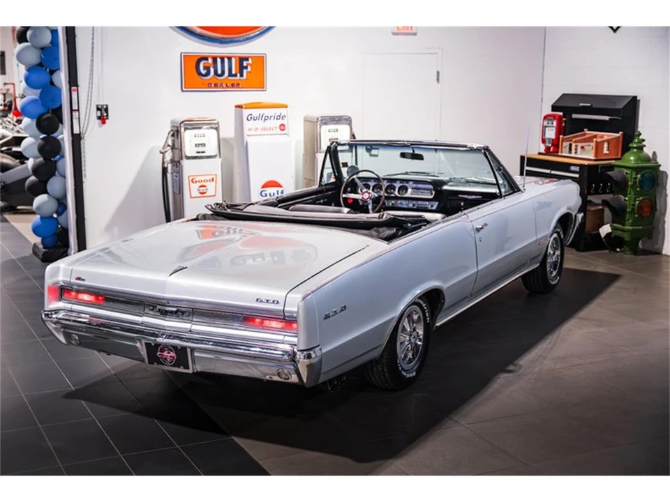 1964 Pontiac GTO 1st Gen - Image 18 of 31