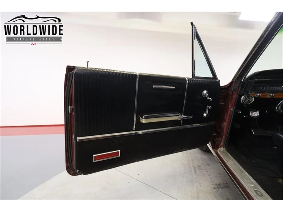 1964 Pontiac Grand Prix 1st Gen - Image 27 of 31