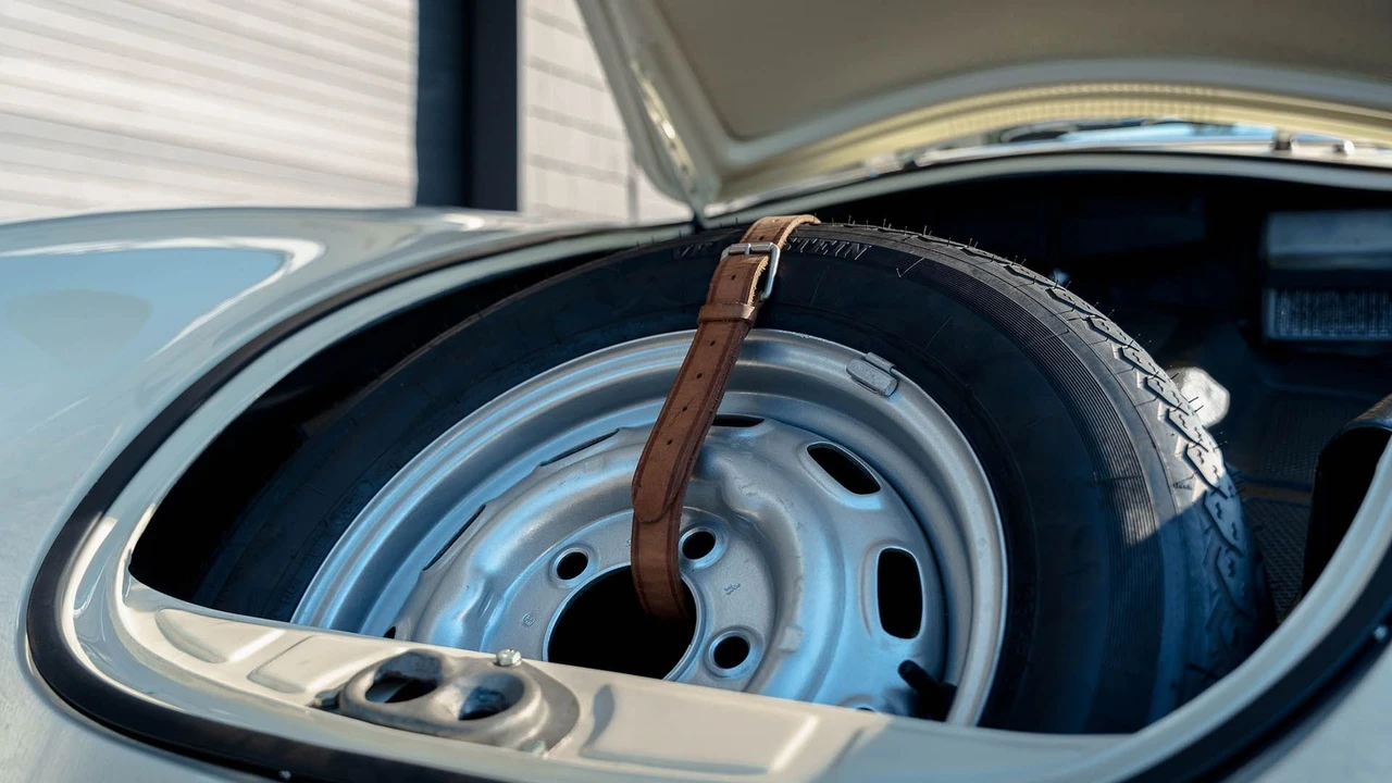 1964 Porsche 356 C - Image 4 of 31
