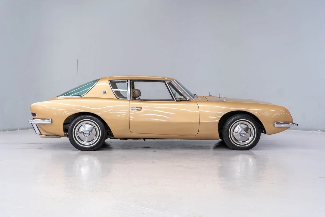 1964 Studebaker Avanti - Image 8 of 12