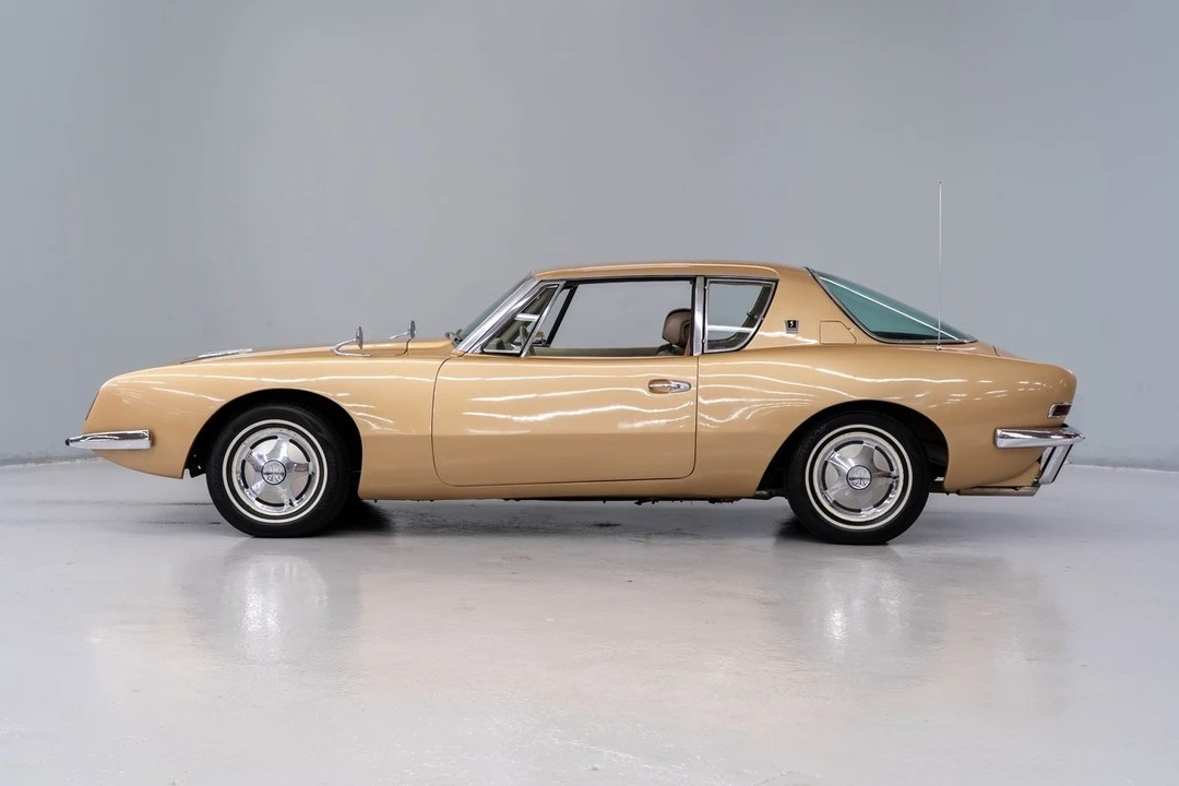 1964 Studebaker Avanti - Image 3 of 12