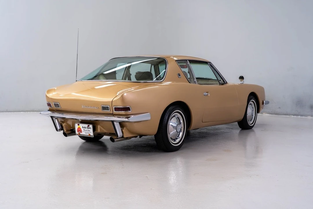 1964 Studebaker Avanti - Image 7 of 12