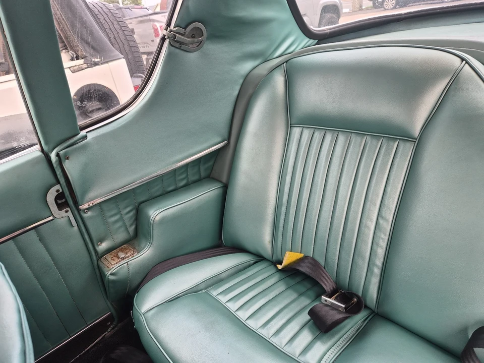 1964 Studebaker Avanti - Image 10 of 16