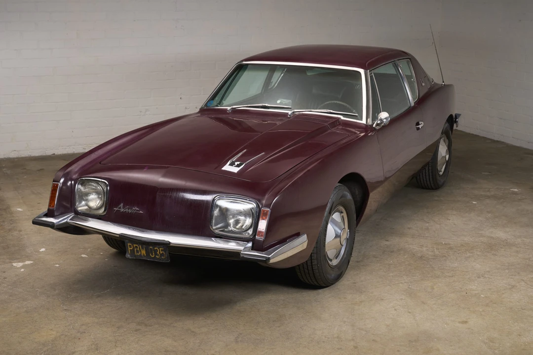 1964 Studebaker Avanti - Image 9 of 31