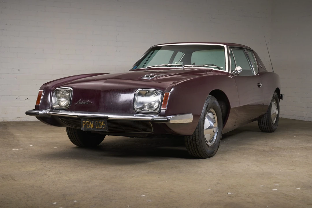 1964 Studebaker Avanti - Image 11 of 31