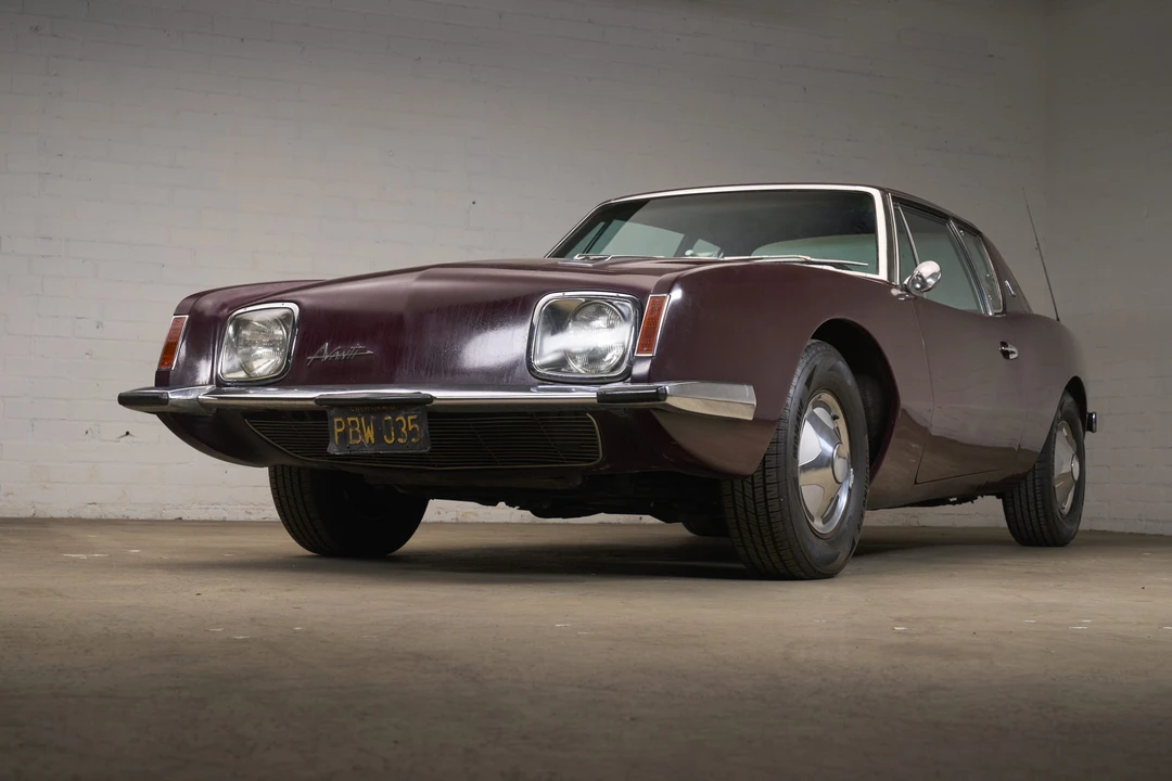 1964 Studebaker Avanti - Image 10 of 31