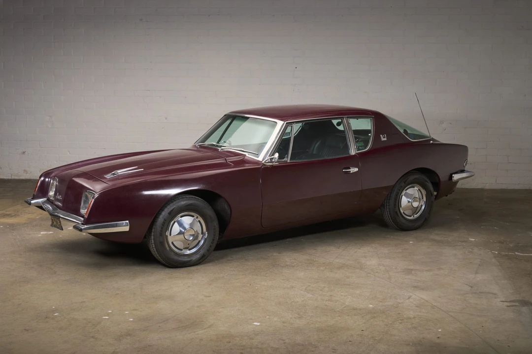 1964 Studebaker Avanti - Image 13 of 31