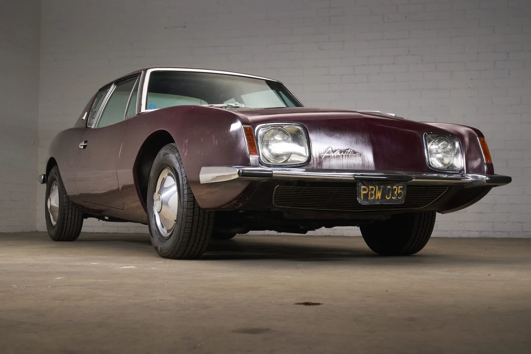 1964 Studebaker Avanti - Image 3 of 31