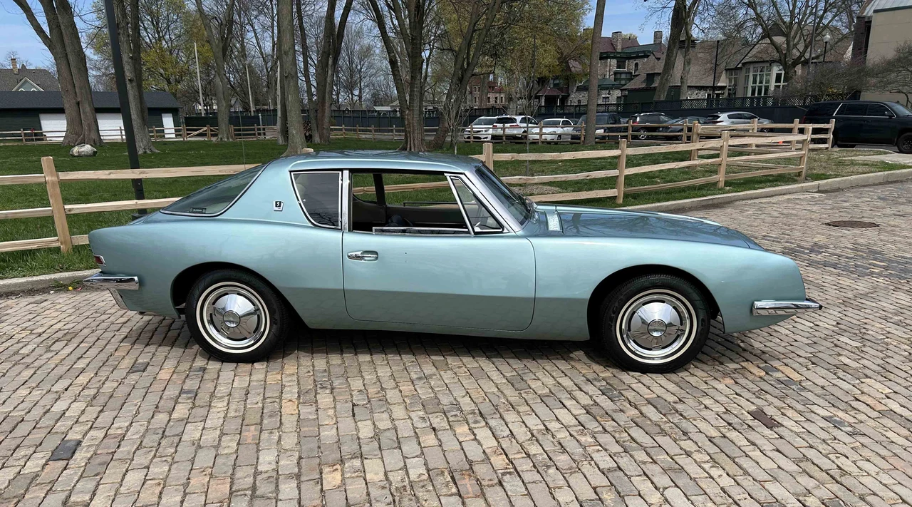 1964 Studebaker Avanti - Image 9 of 31