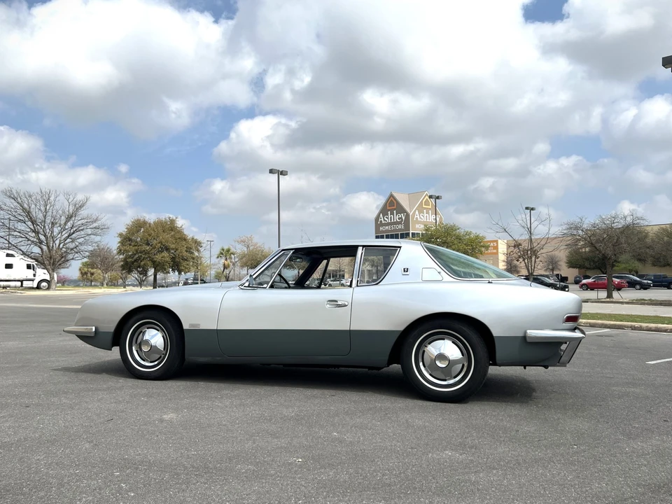 1964 Studebaker Avanti - Image 8 of 31