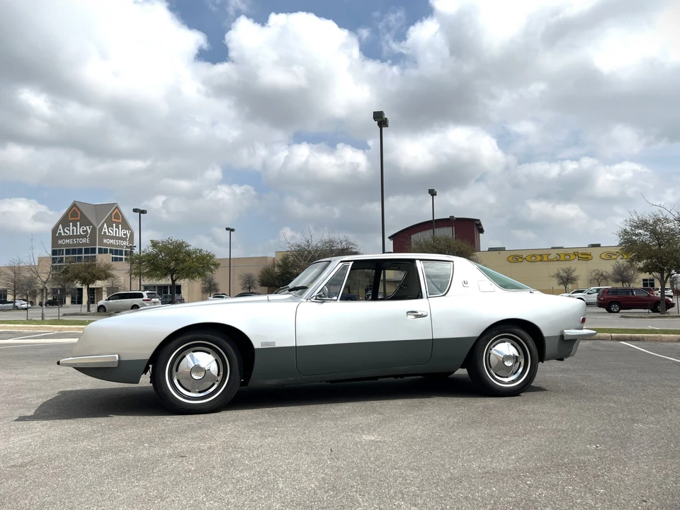 1964 Studebaker Avanti - Image 7 of 31