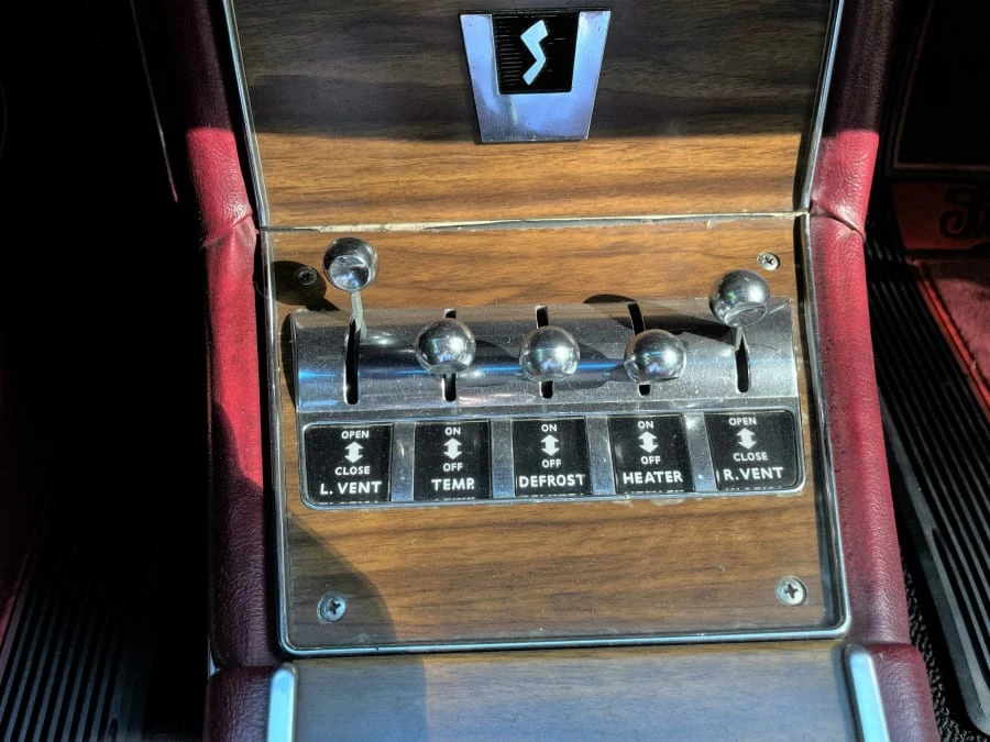 1964 Studebaker Avanti - Image 9 of 20
