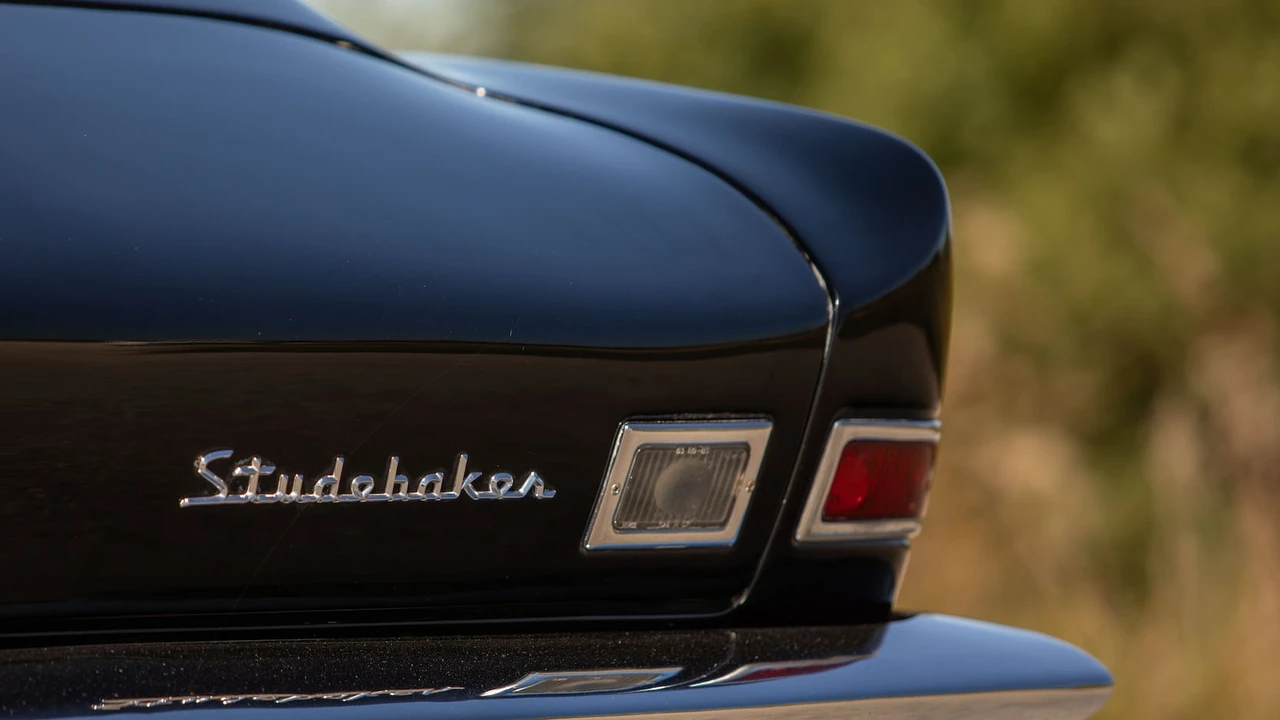 1964 Studebaker Avanti - Image 11 of 24