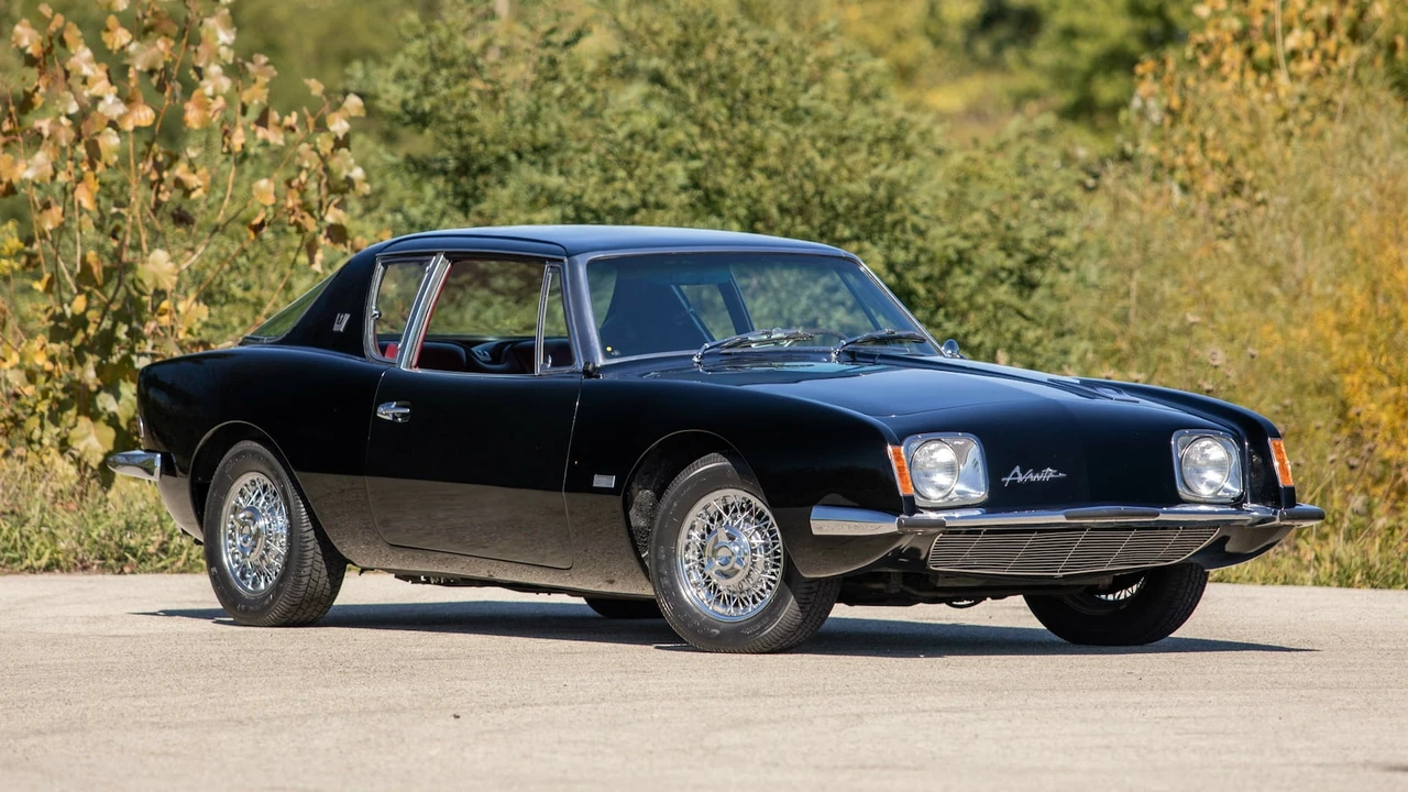 1964 Studebaker Avanti - Image 12 of 24