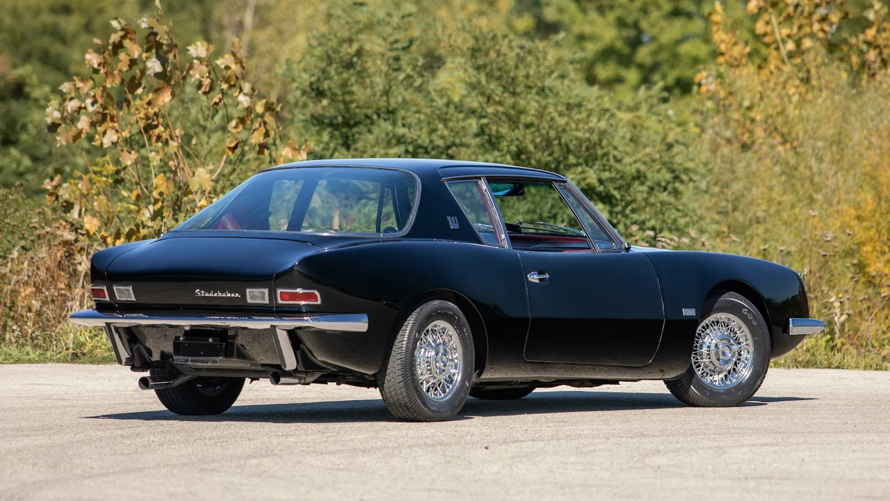 1964 Studebaker Avanti - Image 13 of 24