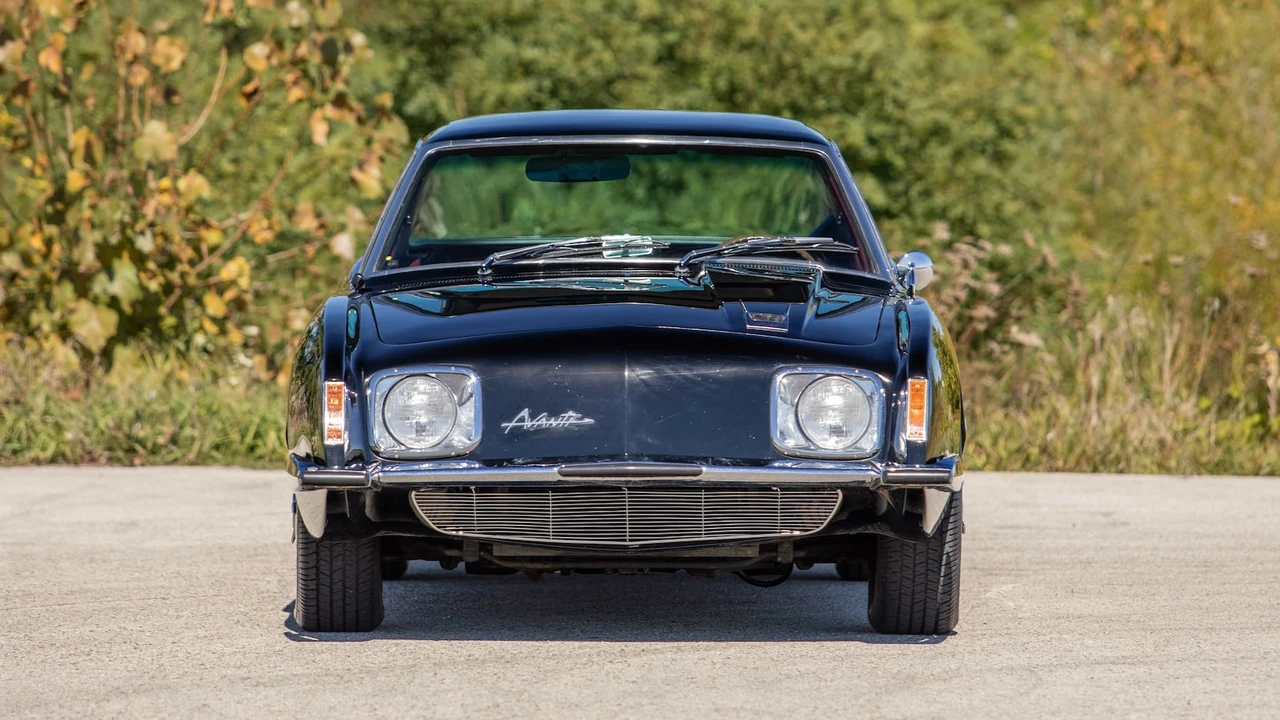 1964 Studebaker Avanti - Image 14 of 24
