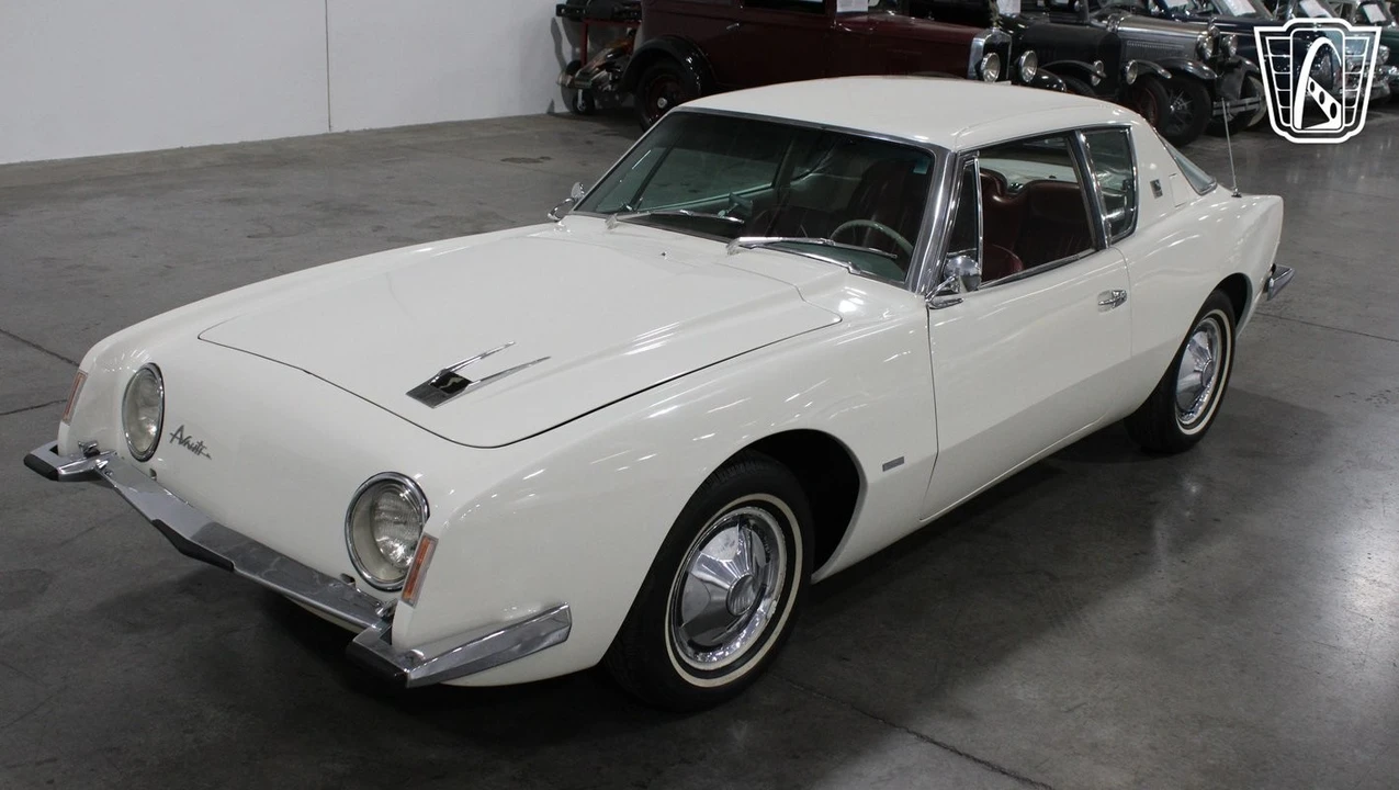 1964 Studebaker Avanti - Image 4 of 12