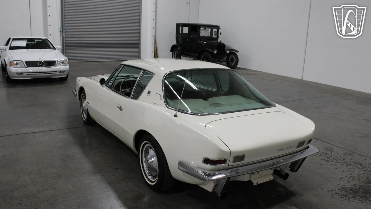 1964 Studebaker Avanti - Image 6 of 12