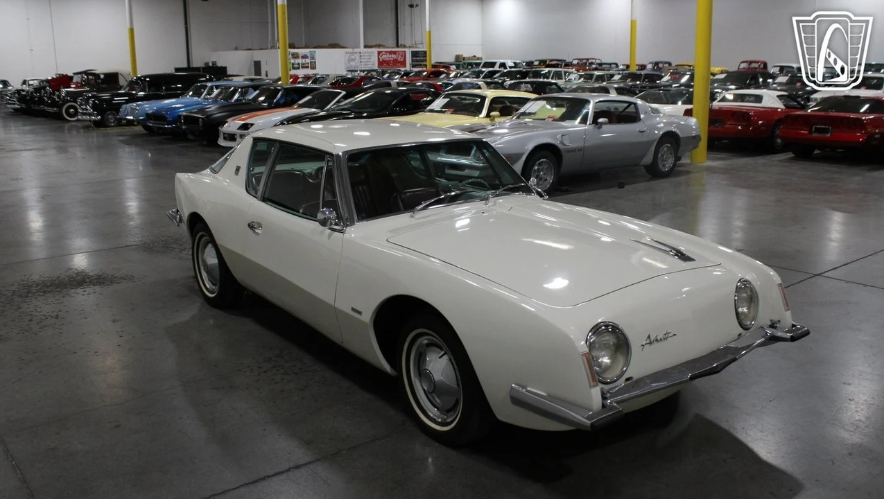 1964 Studebaker Avanti - Image 11 of 12