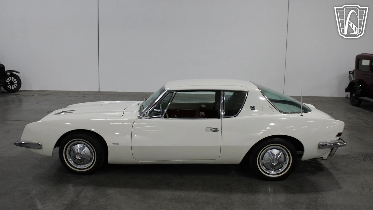 1964 Studebaker Avanti - Image 5 of 12