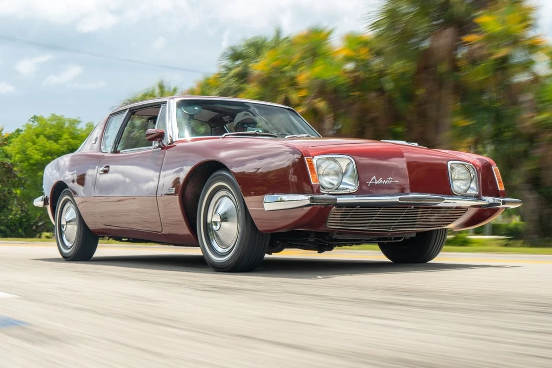 1964 Studebaker Avanti - Image 10 of 21