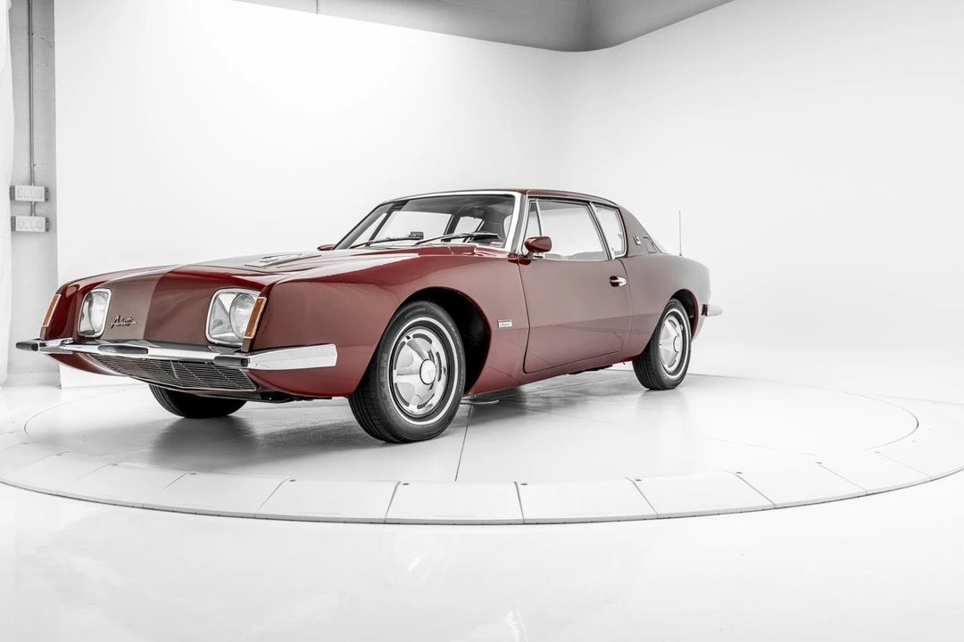 1964 Studebaker Avanti - Image 3 of 21