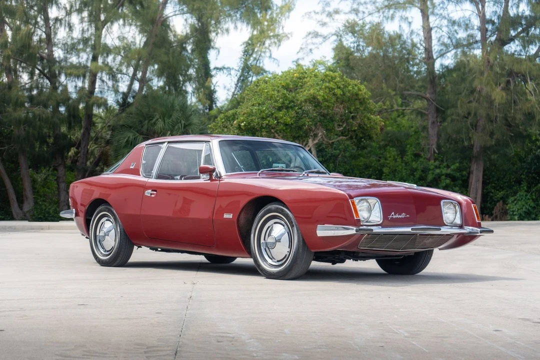 1964 Studebaker Avanti - Image 11 of 21