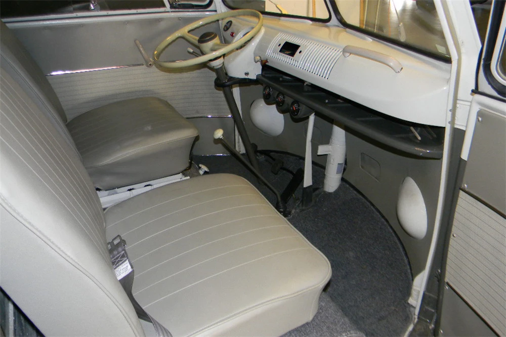 1964 Volkswagen Split-Window Bus - Image 4 of 8