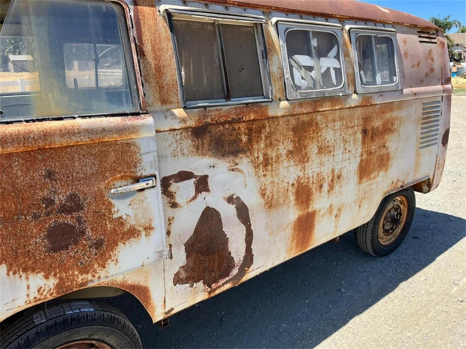 1964 Volkswagen Split-Window Bus - Image 11 of 31