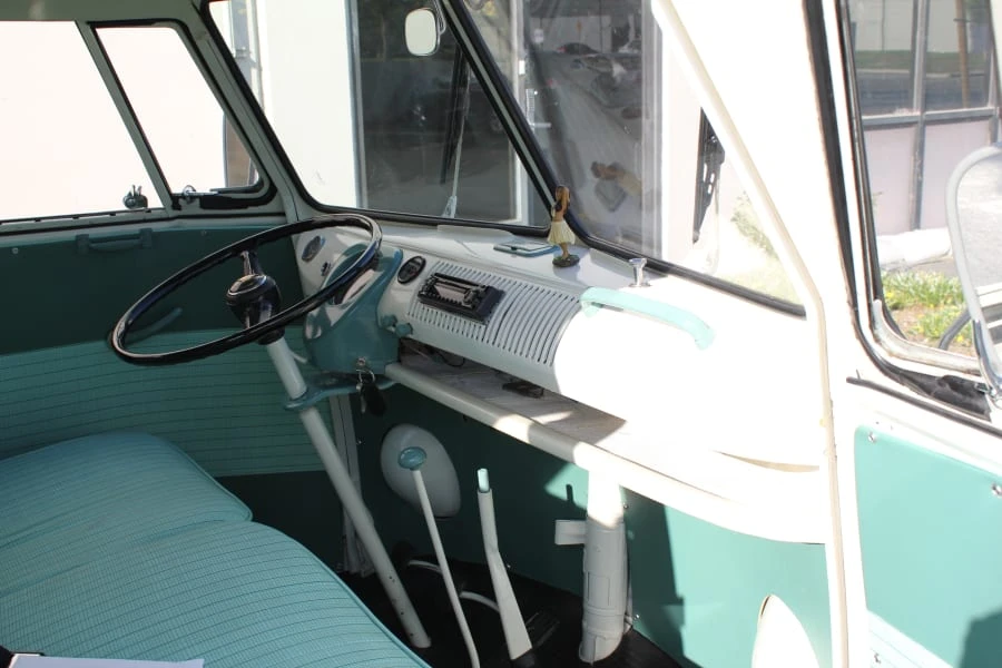 1964 Volkswagen Split-Window Bus - Image 6 of 10