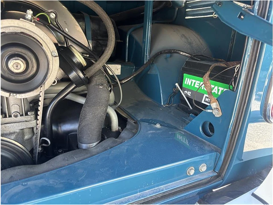 1964 Volkswagen Split-Window Bus - Image 25 of 31
