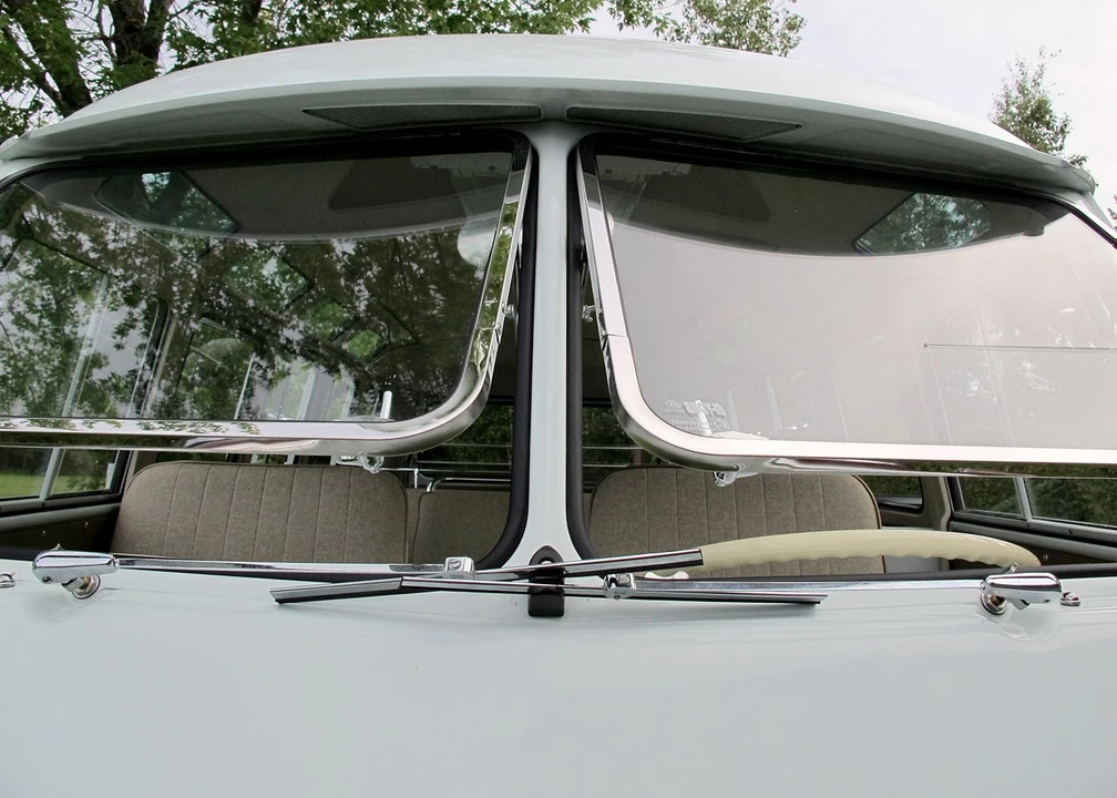 1964 Volkswagen Split-Window Bus - Image 4 of 31