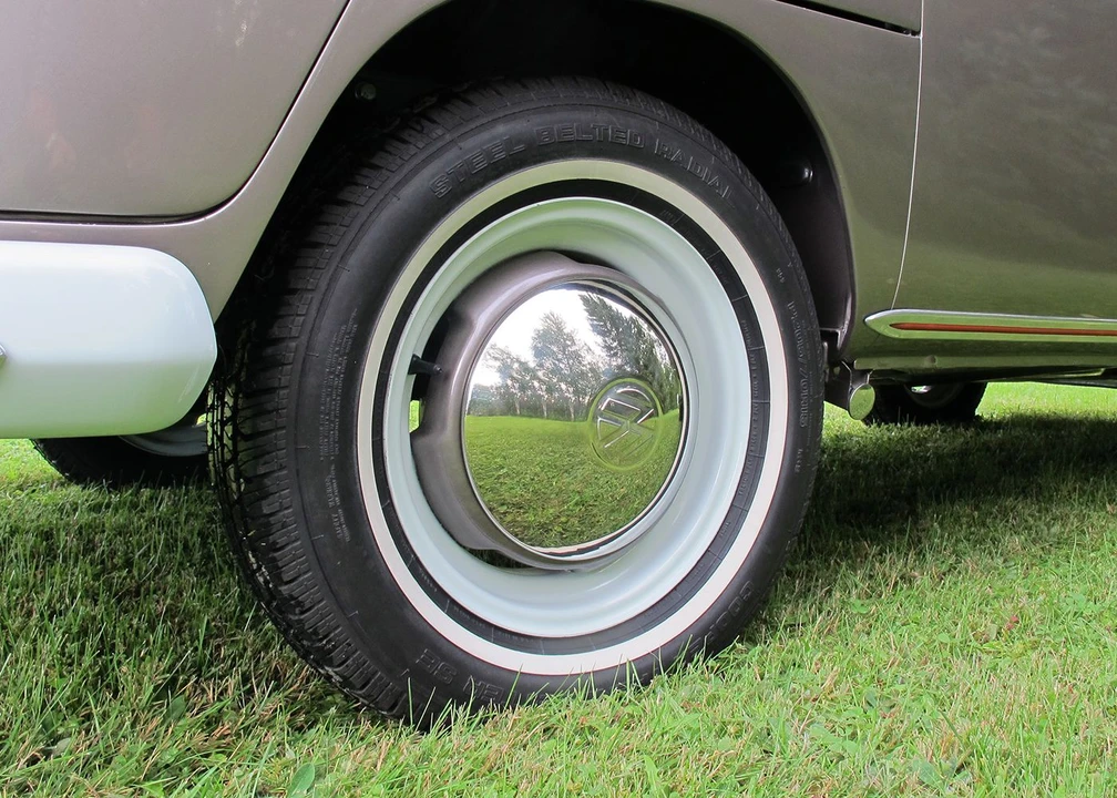1964 Volkswagen Split-Window Bus - Image 23 of 31