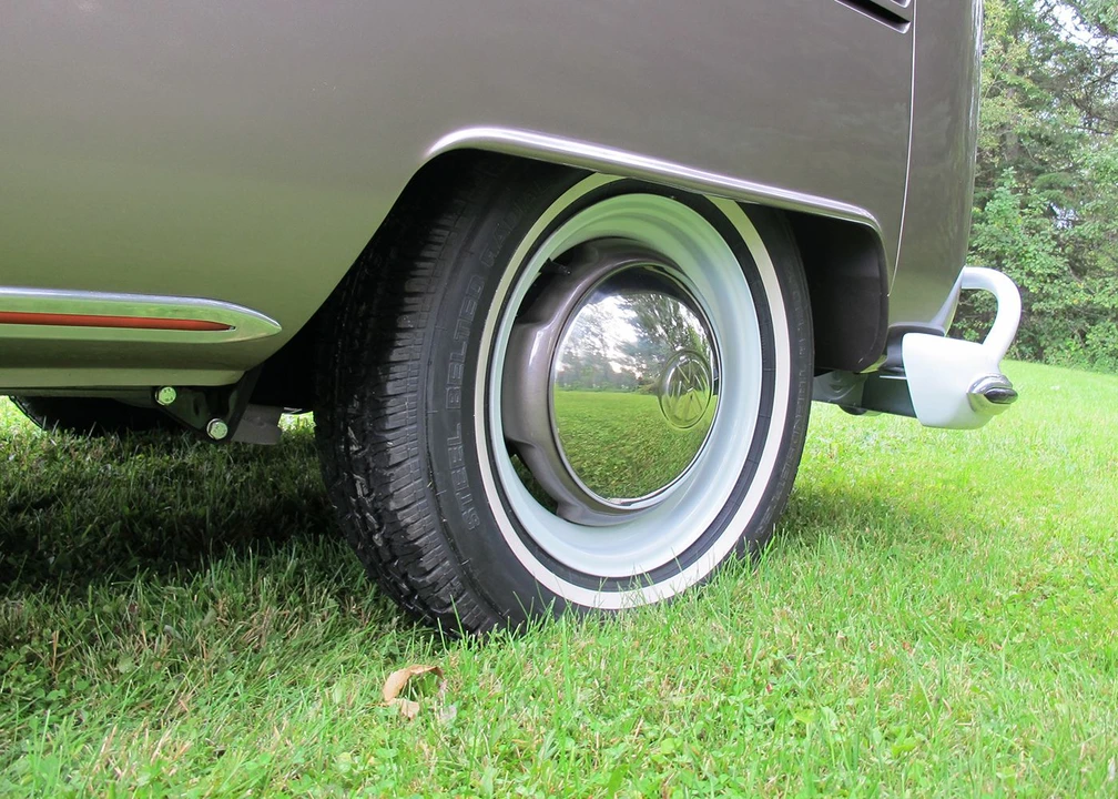 1964 Volkswagen Split-Window Bus - Image 22 of 31