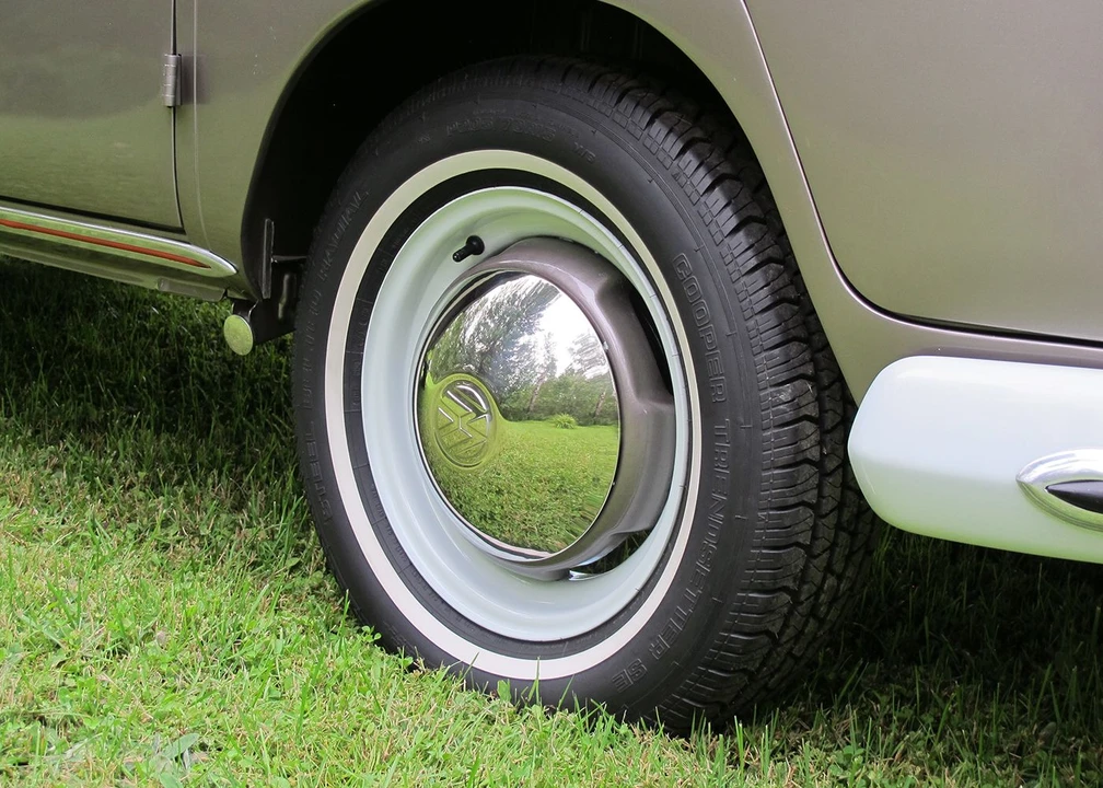 1964 Volkswagen Split-Window Bus - Image 27 of 31