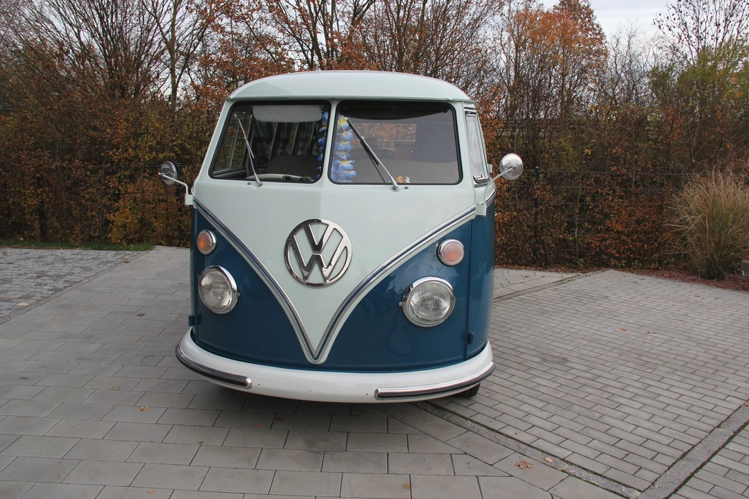 1964 Volkswagen Split-Window Bus - Image 4 of 23