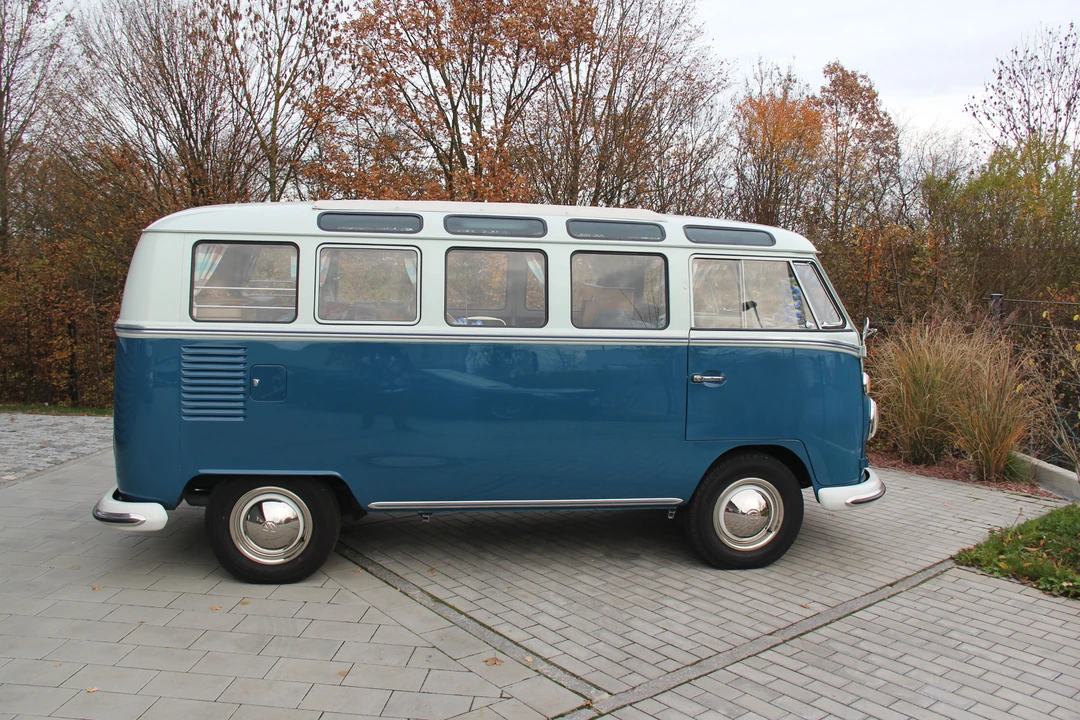 1964 Volkswagen Split-Window Bus - Image 6 of 23