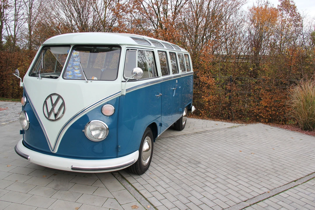 1964 Volkswagen Split-Window Bus - Image 3 of 23