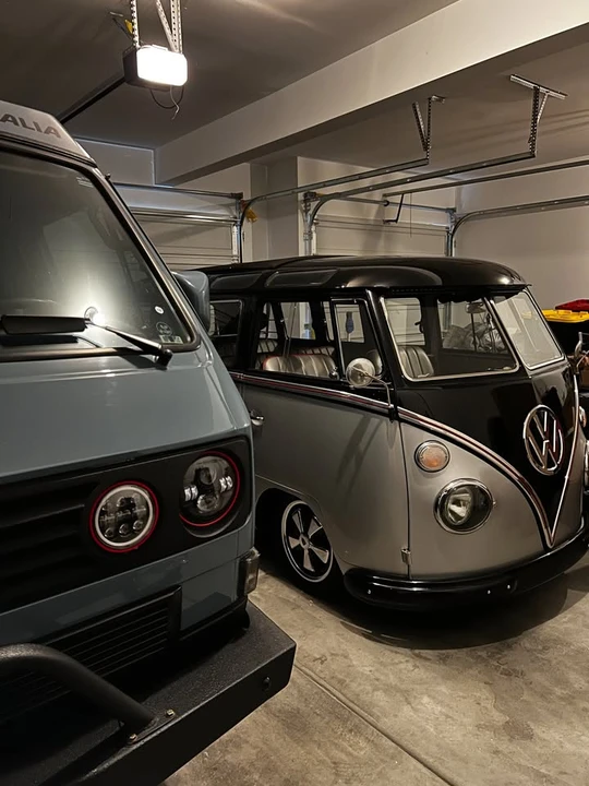 1964 Volkswagen Split-Window Bus - Image 9 of 10