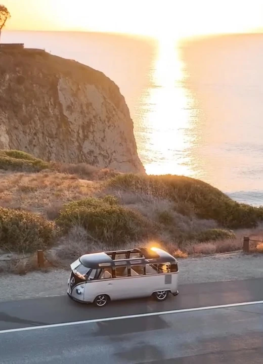 1964 Volkswagen Split-Window Bus - Image 10 of 10