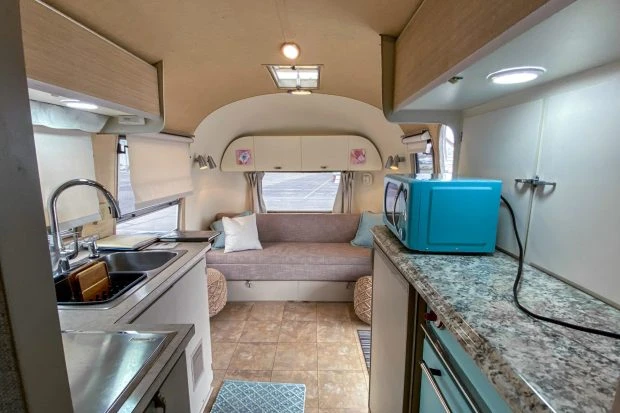 1965 Airstream - Image 4 of 8